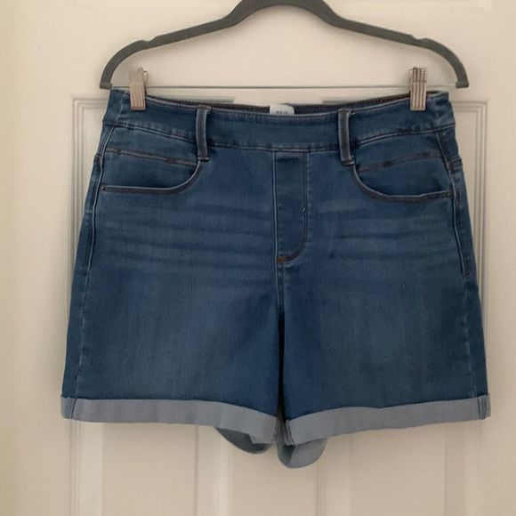 Time and Tru Pants - Time and Tru Pull-On Light Wash Blue Stretch Jean Shorts Size Medium (8-10)